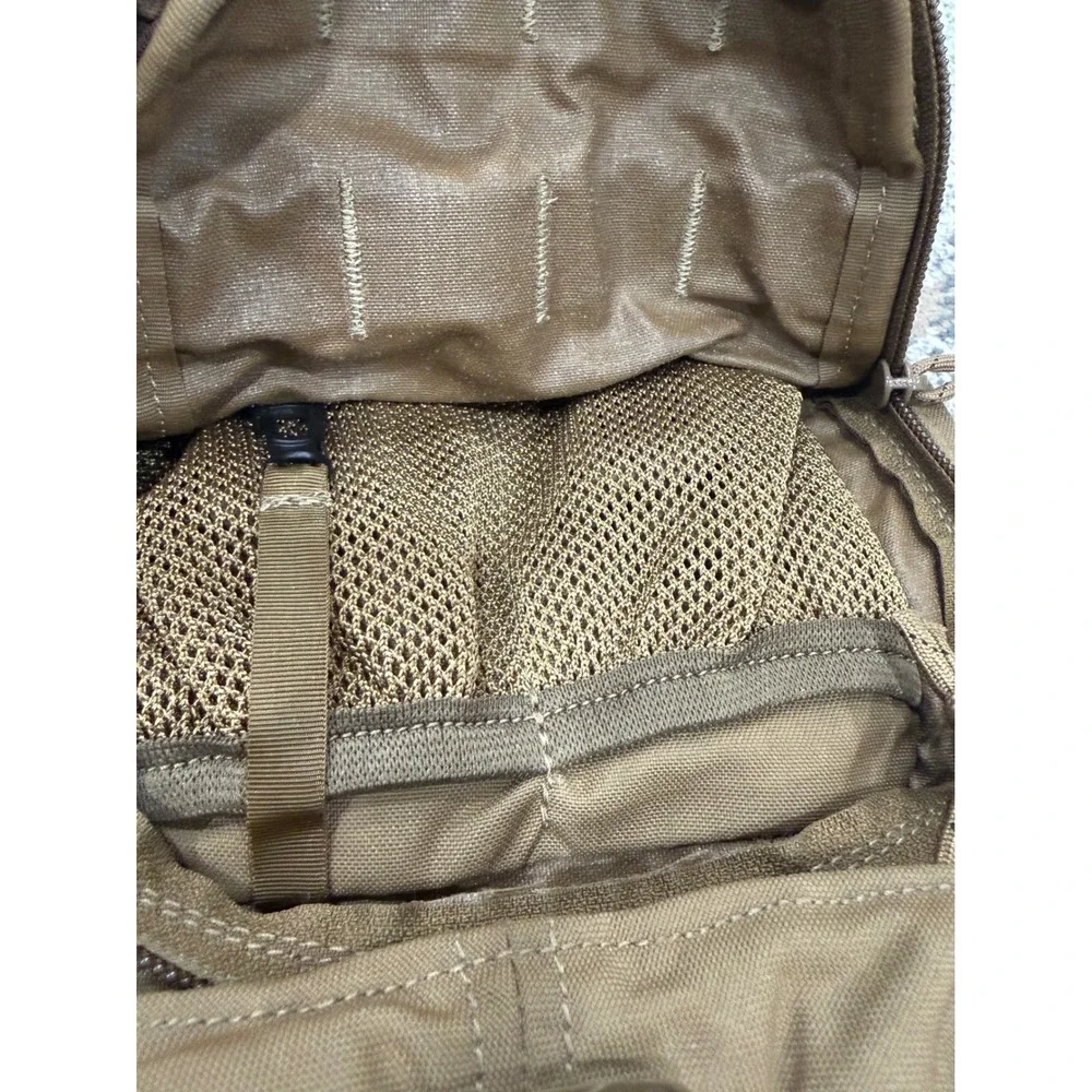 Eagle Industries USMC‎ Hydration Carrier Coyote Brown 8465-01-600-7882 CamelBak